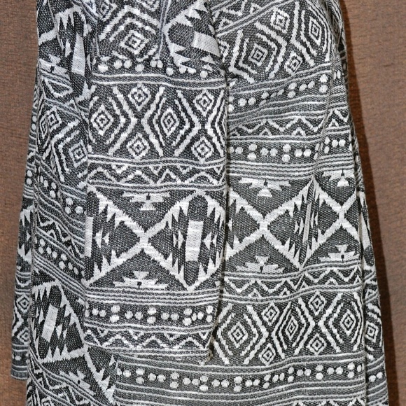 NWOT Gina Louise Aztec Grey & Black Open Coat - Picture 4 of 6